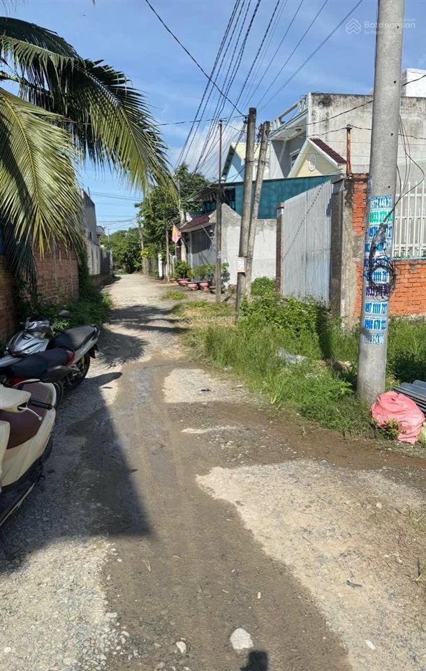 Bán nhà gấp 1ty100tr nhà gần đường dt 823d đức hoà thượng