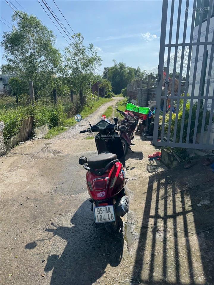 Bán nhà gấp 1ty100tr nhà gần đường dt 823d đức hoà thượng