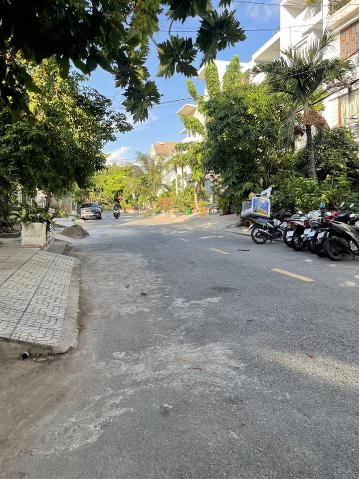 7,750tỷ. đất nền mt đường số 5, kdc phong phú 5. dt 4,5x18m. sổ hồng riêng