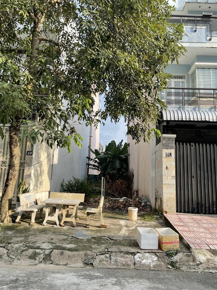 7,750tỷ. đất nền mt đường số 5, kdc phong phú 5. dt 4,5x18m. sổ hồng riêng