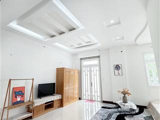 Biệt thự 3 tầng. dt 7x19,5m thuộc khu dân cư phong phú 5, cách bến xe q8 vào 500m