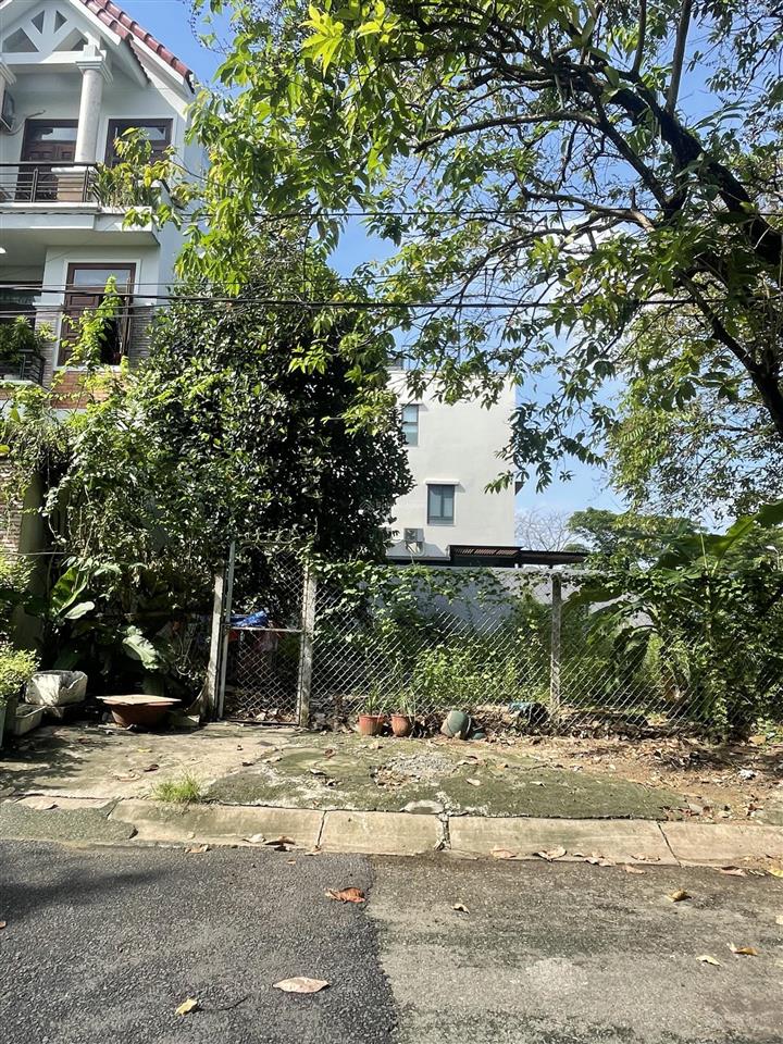 Đất nền biệt thự dt 9x19,5m, thuộc khu dân cư phong phú 5, cách bến xe quận 8 vào 700m