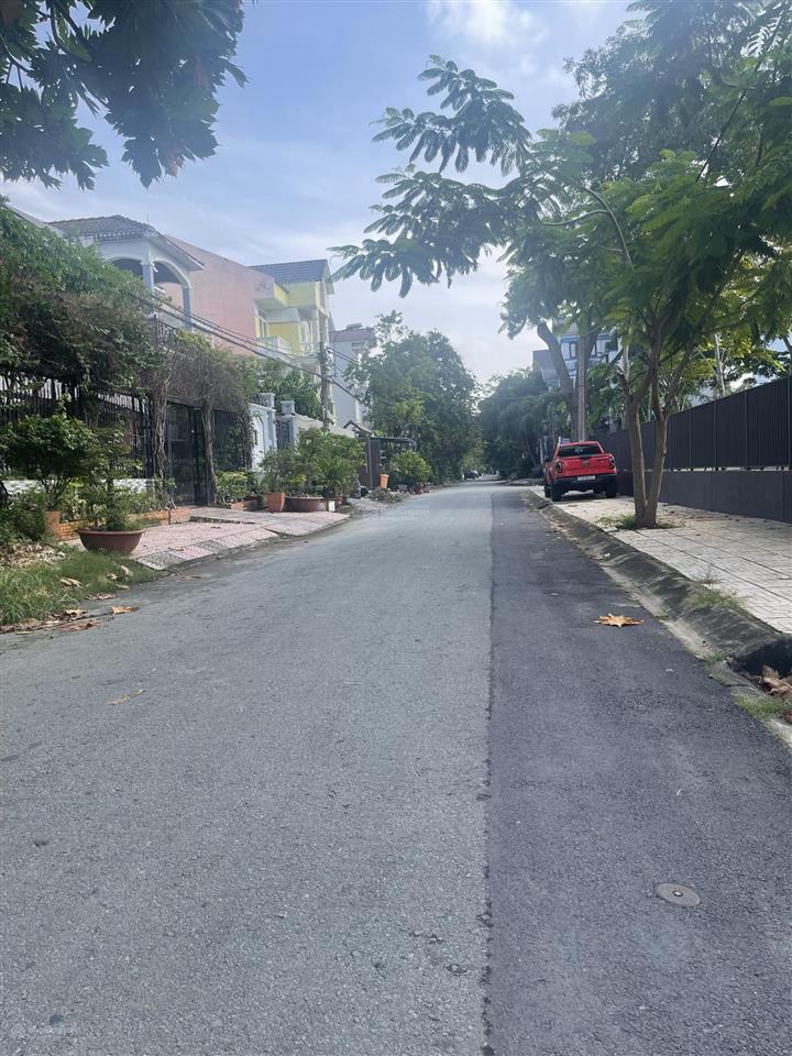 Đất nền biệt thự dt 9x19,5m, thuộc khu dân cư phong phú 5, cách bến xe quận 8 vào 700m