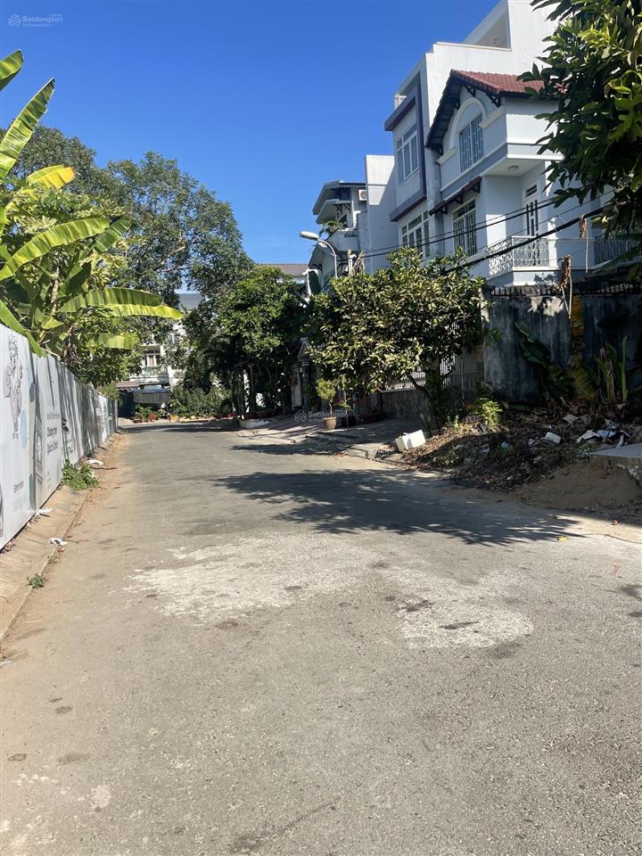 Đất nền biệt thự dt 9x19,5m, thuộc khu dân cư phong phú 5, cách bến xe quận 8 vào 700m