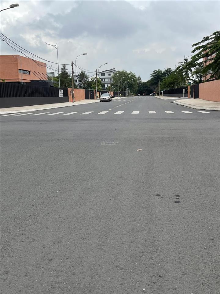 Đất nền mặt tiền đường số, thuộc kdc phong phú 5. dt 7x19,5m = 136,5m2 sổ hồng riêng. giá 73tr/m2