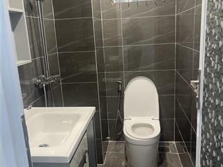 Nhà mặt tiền đường số 5, khu dân cư phong phú 5, dt 4,5x18m xây 2 lầu, kế bên đường số 10