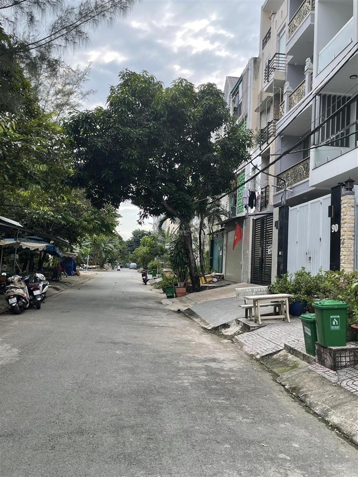 Nhà bán đối diện công viên phúc an khang, thuộc kdc phong phú 5. dt 4,5x19m xây 4 lầu