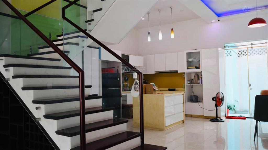 Cắt lỗ giảm sâu từ 14,5tỷ xuống còn 13,3tỷ. biệt thự gần công viên phúc lộc thọ, dt 7x19,5m, 3tầng