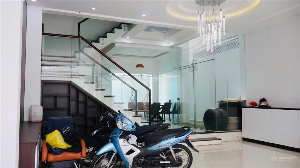Cắt lỗ giảm sâu từ 14,5tỷ xuống còn 13,3tỷ. biệt thự gần công viên phúc lộc thọ, dt 7x19,5m, 3tầng