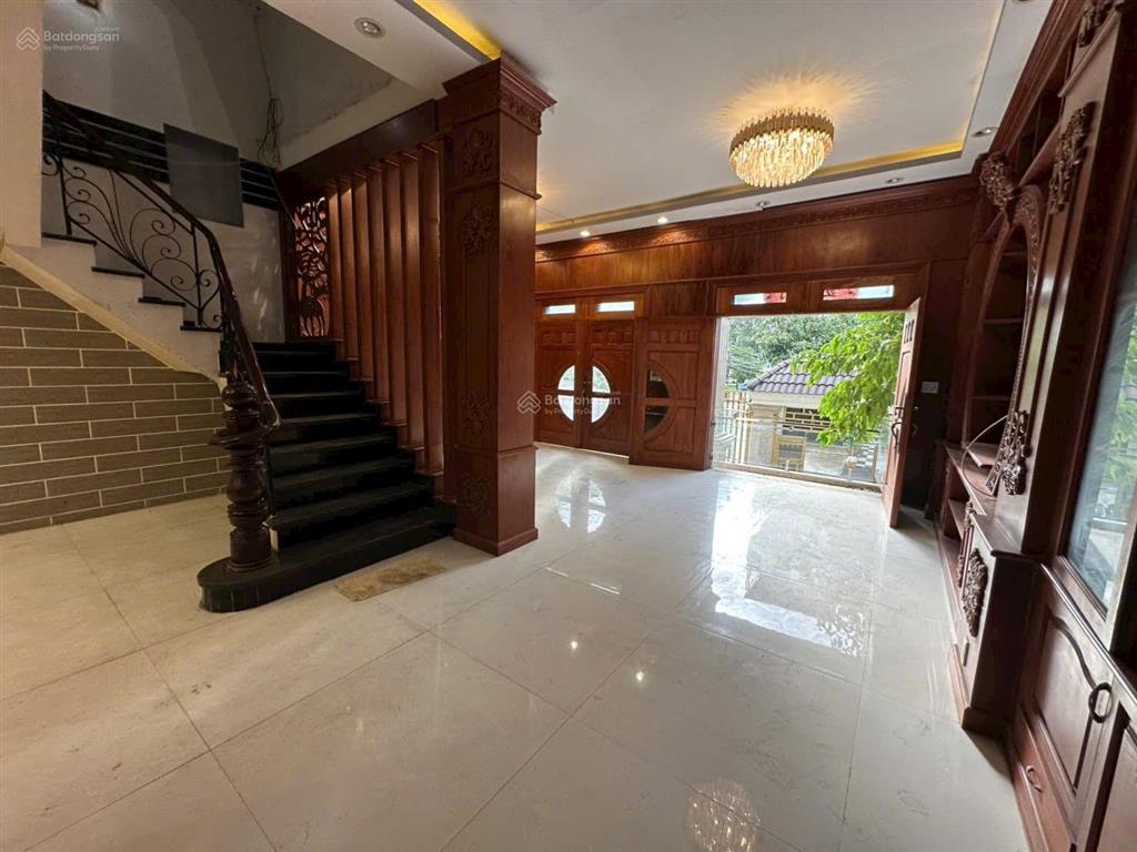 Biệt thự mt đường số 5, khu dân cư phong phú 5. dt 7x19,5m xây 1 hầm và 4 lầu