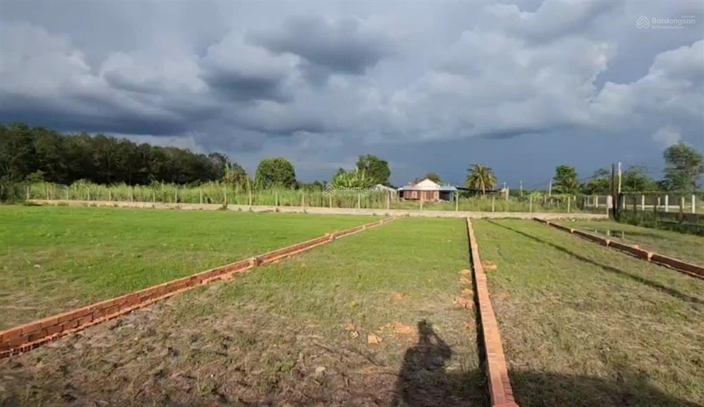 Chủ ngộp bán gấp 240m2 đất thổ cư sát tỉnh lộ 2, đường ô tô giá 1,3 tỷ có thương lượng shr