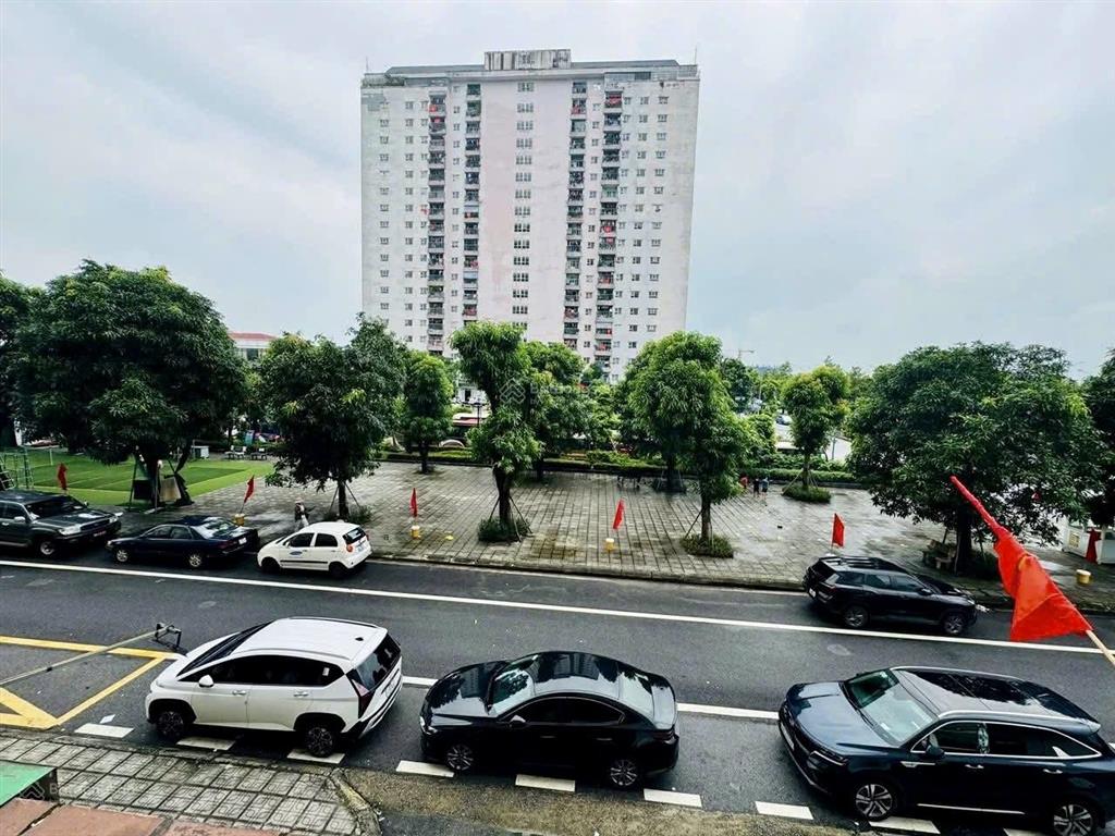 Bán căn hộ 68m, 2 ngủ, 2 vệ sinh, view thoáng. khu 11 toà, nội thất đẹp