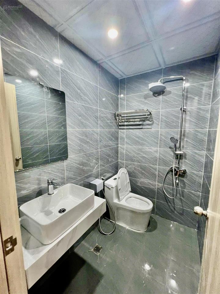 Bán căn hộ 68m, 2 ngủ, 2 vệ sinh, view thoáng. khu 11 toà, nội thất đẹp