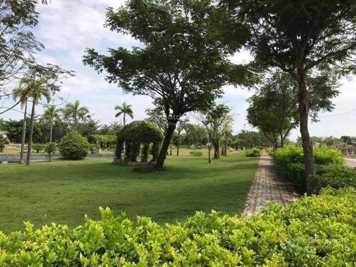 Chỉ 5,4 tỷ 100 m2 lô đối diện công viên kdc nhơn đức vph kề 3 trường đại học lớn. 0903 053 ***