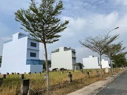 Chỉ 5,4 tỷ 100 m2 lô đối diện công viên kdc nhơn đức vph kề 3 trường đại học lớn. 0903 053 ***