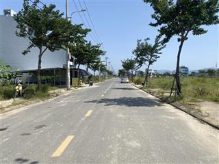 Góc đầm sen bờ quan 3 thông. sát công viên và 2 toà ánh dương.