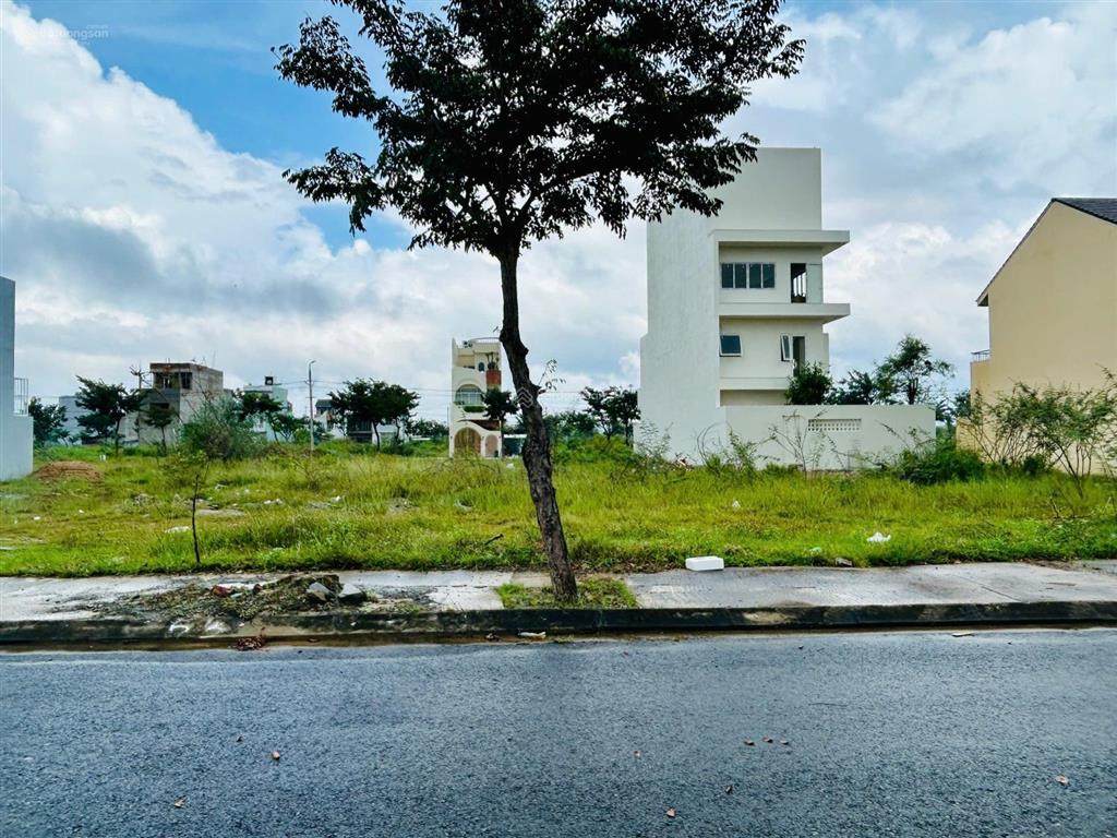 245m2 đầm sen, đông nam, sát công viên và 2 tòa ánh dương. vị trí rất đẹp