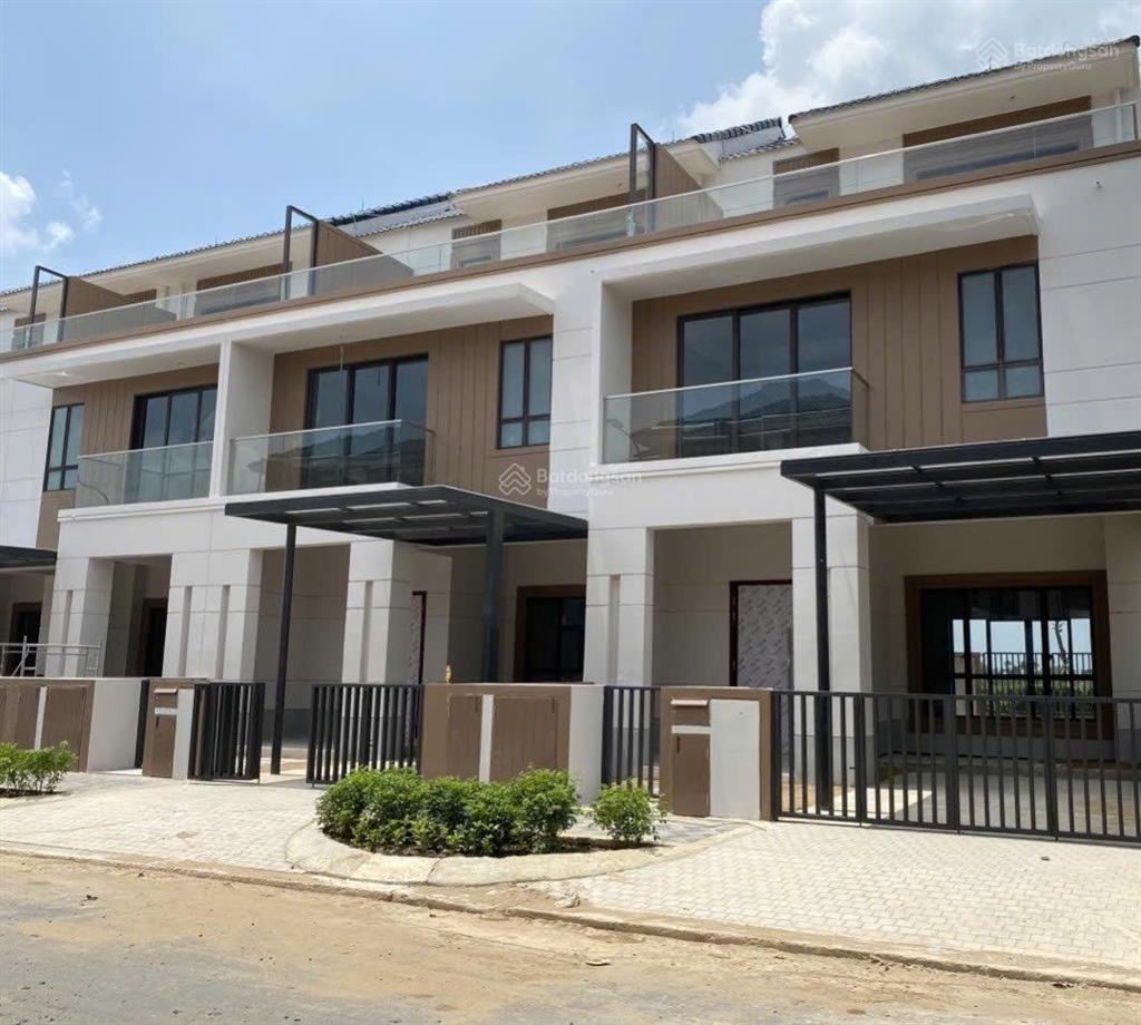 Bán nhà phố swan bay zone 8. vị trí đẹp giá tốt đầu tư đón đầu vành đai 3