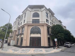 Cho thuê shophouse góc vip thời đại đối diện 10 toà chung cư masterise. dtich 127m2 5 tầng