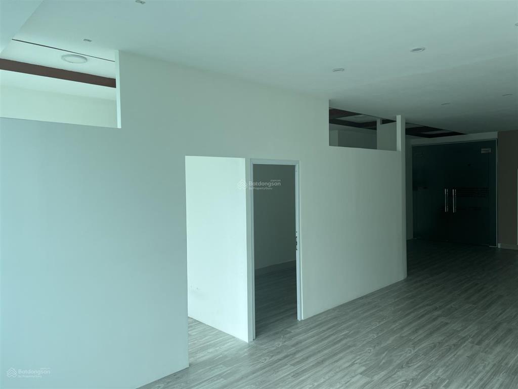 Chính chủ cho thuê văn phòng 70m2 phố nguyễn thị định.  0565 196 ***