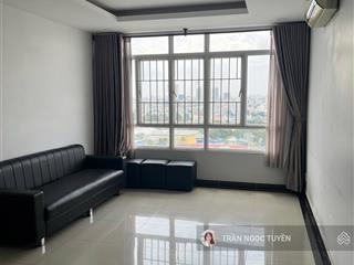 Cho thuê 3pn+3wc, 150m2 tại cc giai việt quận 8. dọn vào ở ngay, tầng cao căn góc thoáng. 15 triệu