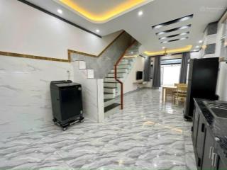 Nhà cho thuê mới 2 phòng ngủ full nội thất ngay chợ phú hoà  tdm  bình dương