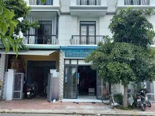 Cho thuê nhà 4phòng ngủ khu đô thị phúc đạt, phú lợi gần đh bình dương ở & mở văn phòng