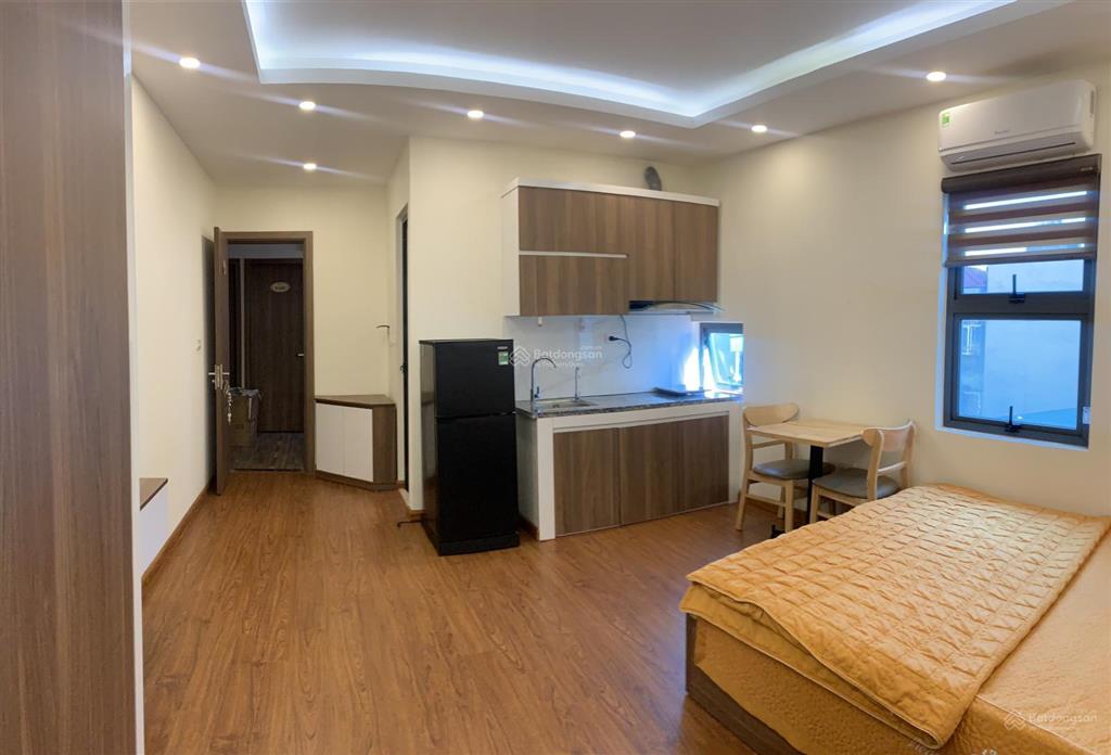 Chính chủ cho thuê ccmn 9 tầng tại hoàng quốc việt, có ban công, full đồ, đầy đủ pccc, ở được luôn
