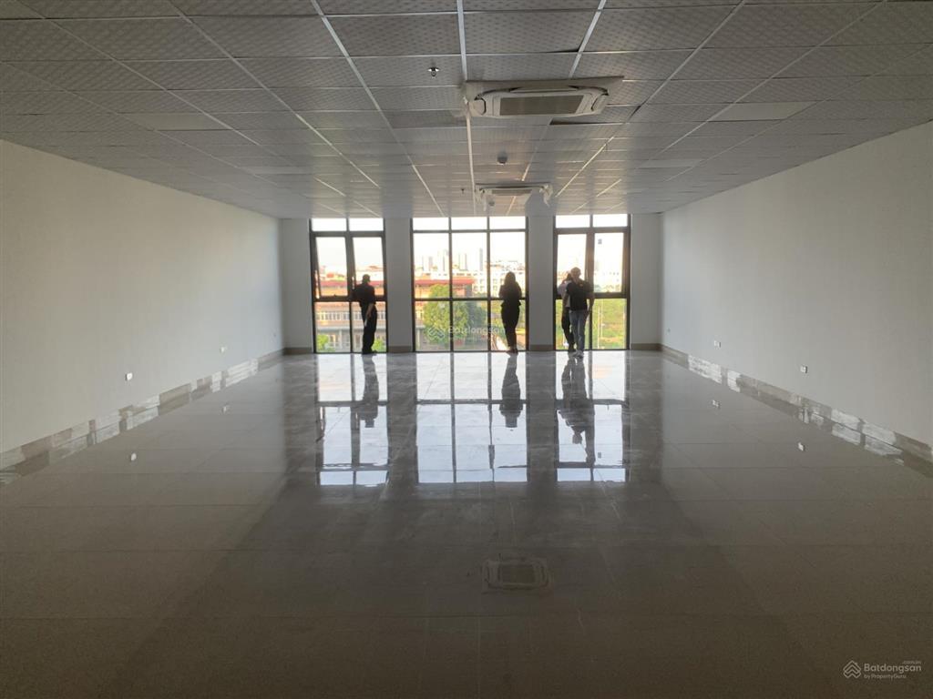Cho thuê tòa văn phòng 150m2, 6 tầng, 1 hầm, 1 tum, thông sàn, thang máy