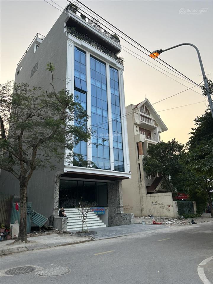 Cho thuê tòa văn phòng 150m2, 6 tầng, 1 hầm, 1 tum, thông sàn, thang máy