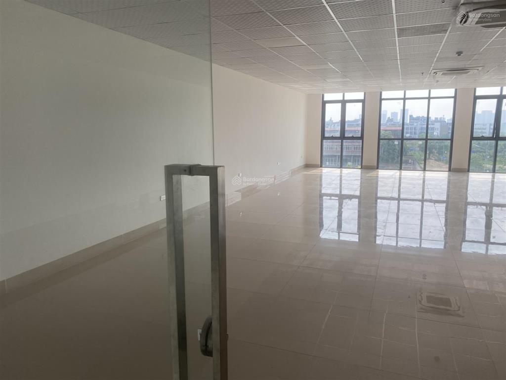Cho thuê tòa văn phòng 150m2, 6 tầng, 1 hầm, 1 tum, thông sàn, thang máy