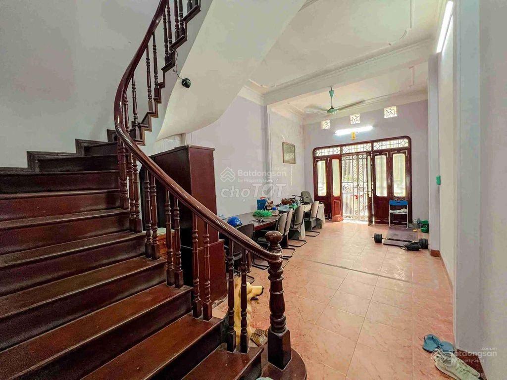 Cho thuê nhà ở hồ tùng mậu 65m2, 4 tầng, oto đỗ tránh, full điều hoà