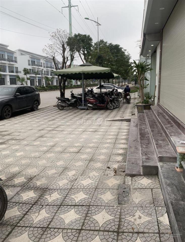 Cho thuê căn liền kề, biệt thự xuân phương, trịnh văn bô,thang máy,ô tô đỗ tránh đêm ngày.