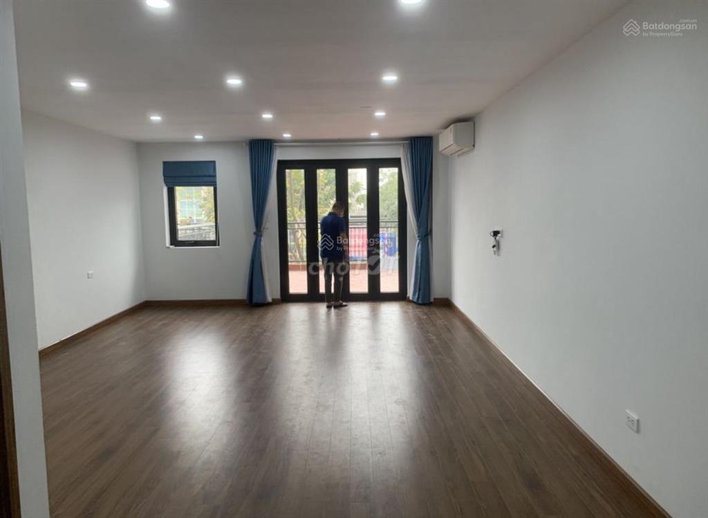Cho thuê căn liền kề, biệt thự xuân phương, trịnh văn bô,thang máy,ô tô đỗ tránh đêm ngày.