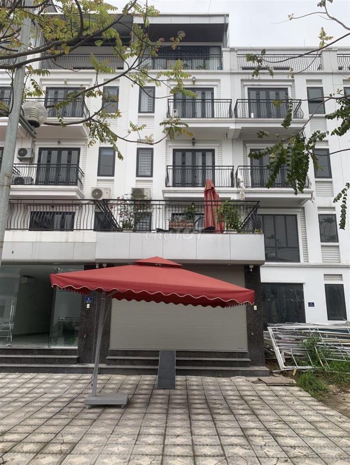 Cho thuê căn liền kề, biệt thự xuân phương, trịnh văn bô,thang máy,ô tô đỗ tránh đêm ngày.