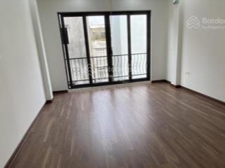 Cho thuê 2 căn nhà ở cầu diễn, oto đỗ cửa, thang máy