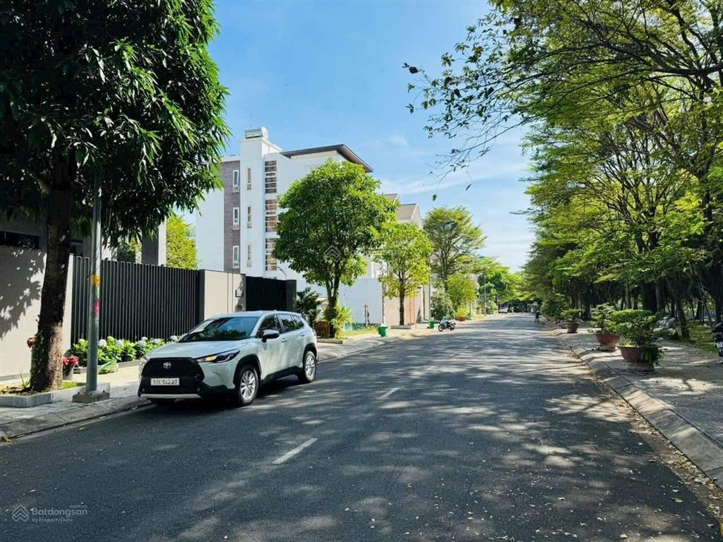 Bán lô đất mặt tiền đường trịnh công sơn, gia hòa, mặt tiền 20m, view sông. dt 300m2, giá 39 tỷ tl