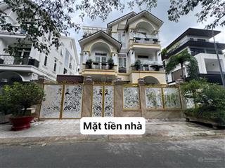 Bán biệt thự đẹp tại gia hòa, 39 tỷ, 300m2, 5pn, 5ưc đối diện với công viên lớn, vị trí siêu đẹp