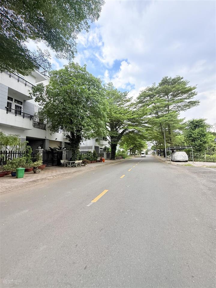 Bán bt 5pn, 5wc, 252m2 tại đỗ xuân hợp, phước long b, q9, hcm, giá bán 25.2 tỷ tl