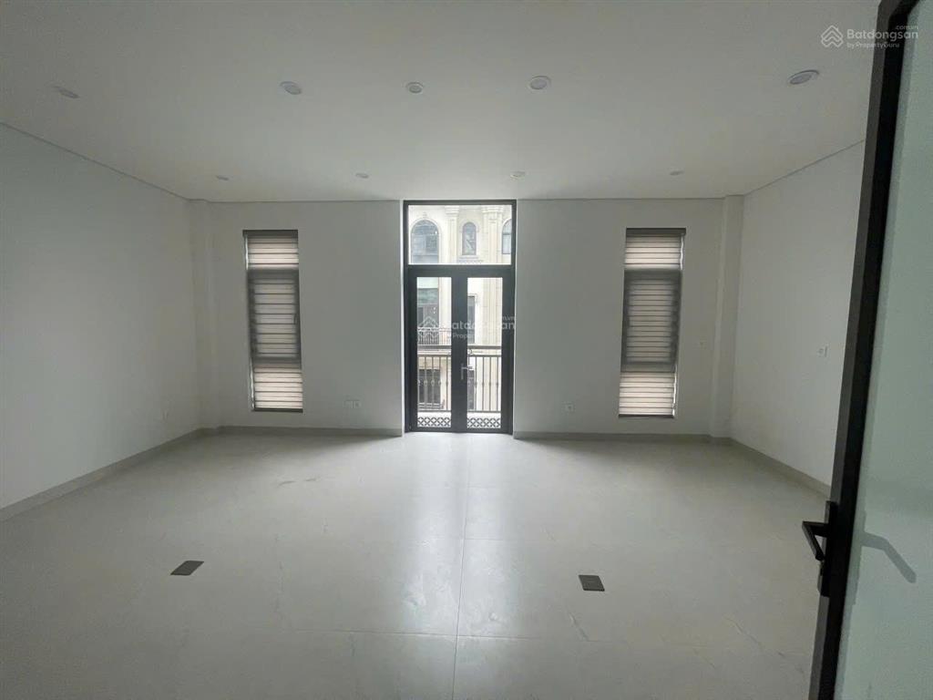 Chính chủ cho thuê văn phòng tại khu đô thị văn phú, kiến hưng. giá 8tr.  0989 344 ***