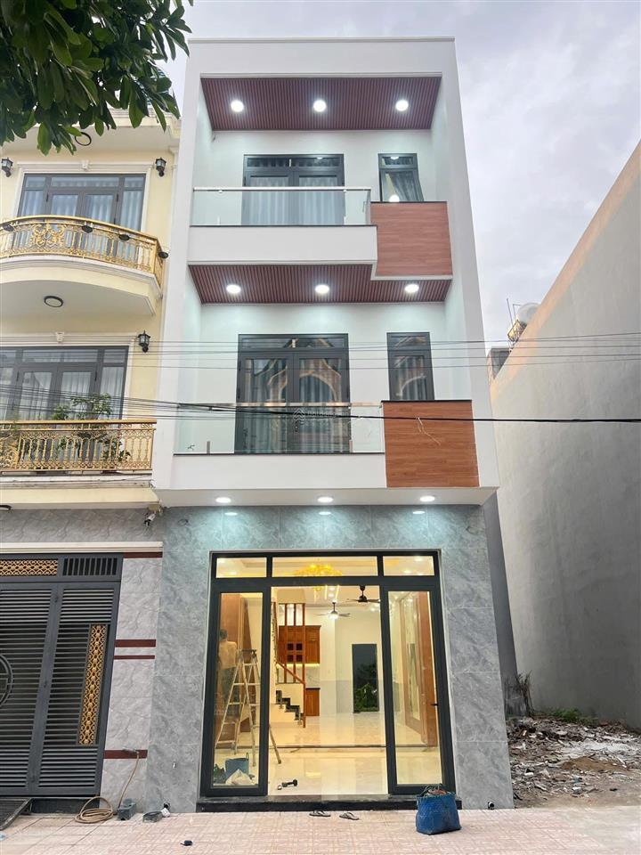 Nhà đẹp 1 trệt 2 lầu gần vincom dĩ an 67.5m, sân thượng, đường xe hơi giá 5.5 tỷ 0936 775 ***