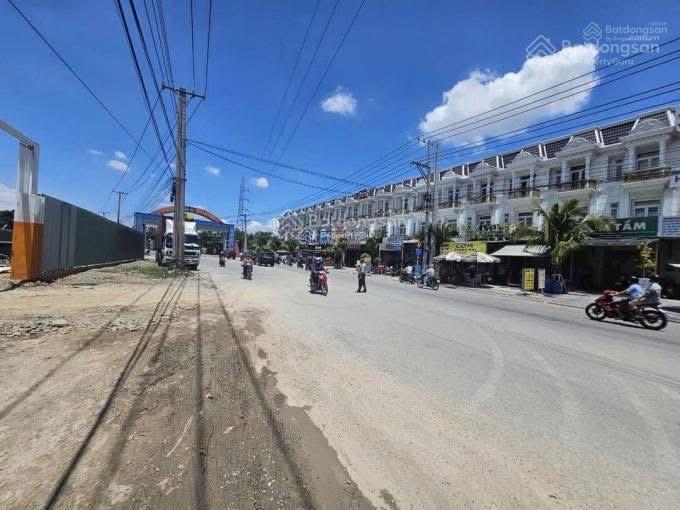 Nhà mới full nội thất kdc đông bộ dĩ an, đối diện bicon solary, vành đai 3 ,sát làng đhqg hcm.