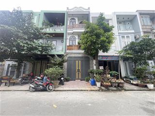 Nhà mới full nội thất kdc đông bộ dĩ an, đối diện bicon solary, sát làng đh, 5.4 tỷ tl