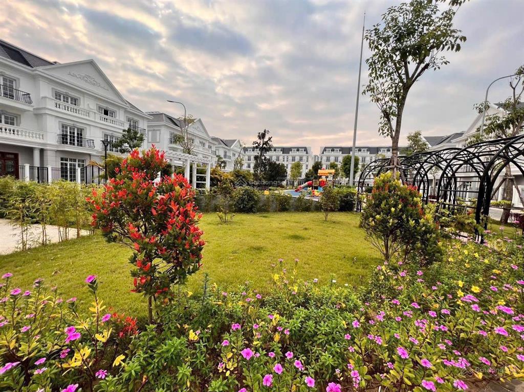 Cần bán gấp lô góc 96m2 / mt 15m view bể bơi, công viên giá đầu tư  0962 712 ***
