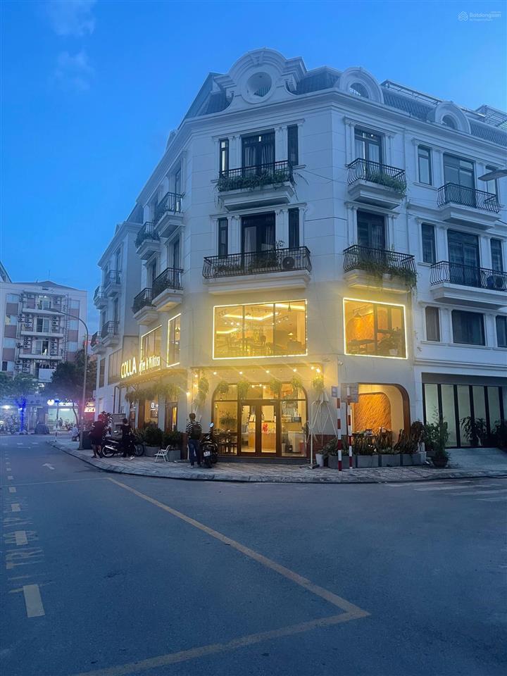 Cần bán gấp lô góc diện tích 180m2 mặt tiền 25m hoàn thiện đẹp có thang máy sát chung cư 0962 712 ***