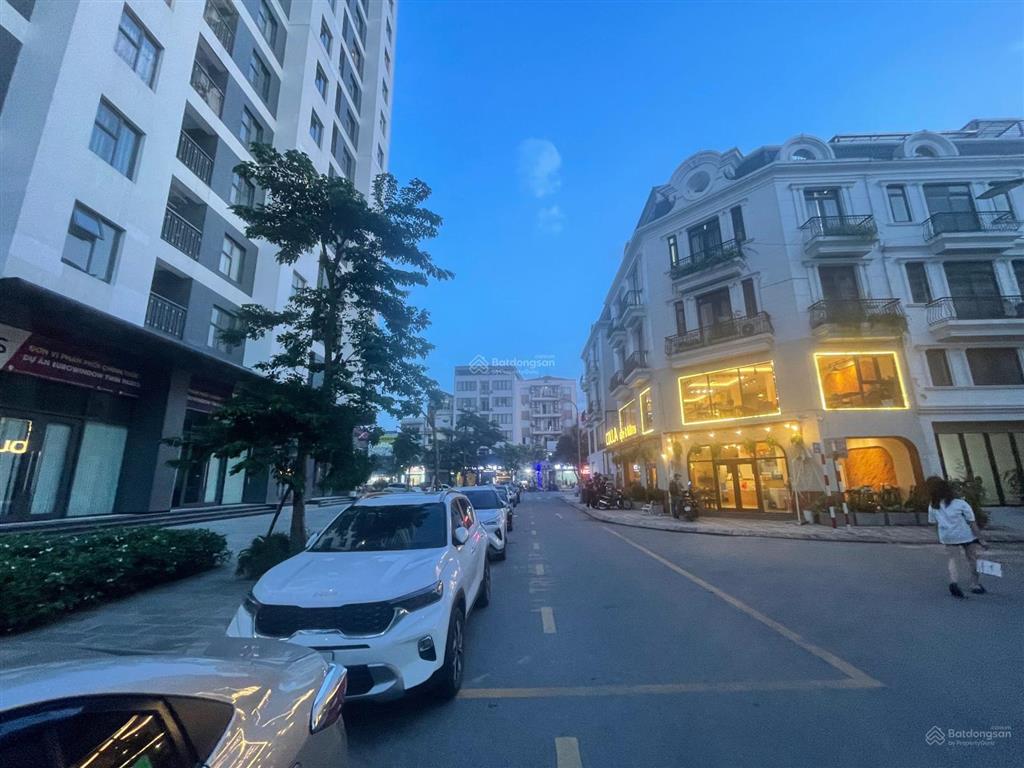 Cần bán gấp lô góc diện tích 180m2 mặt tiền 25m hoàn thiện đẹp có thang máy sát chung cư 0962 712 ***