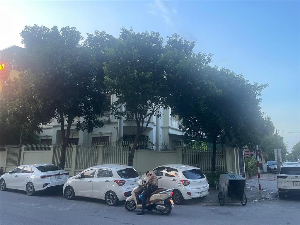 Cần bán gấp lô góc diện tích 180m2 mặt tiền 25m hoàn thiện đẹp có thang máy sát chung cư 0962 712 ***