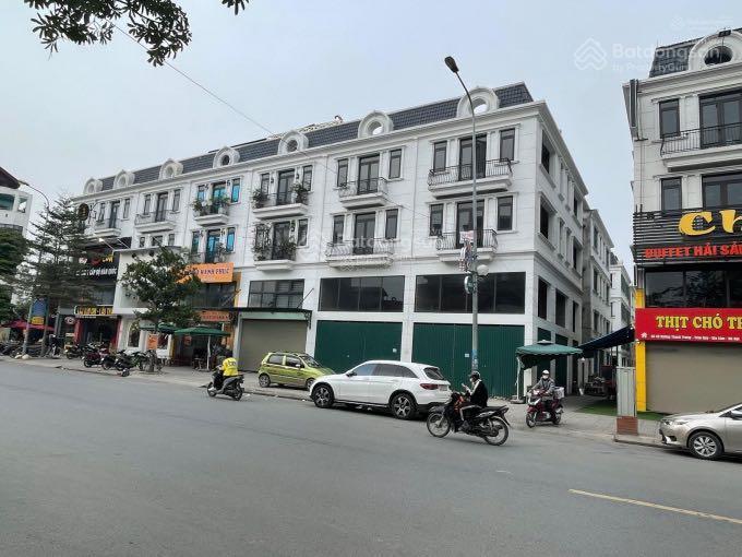 Bán nhà phố thành trung dt 90m2 mt 6m, hoàn thiện đẹp đang cho ngân hàng thuê 60tr/tháng