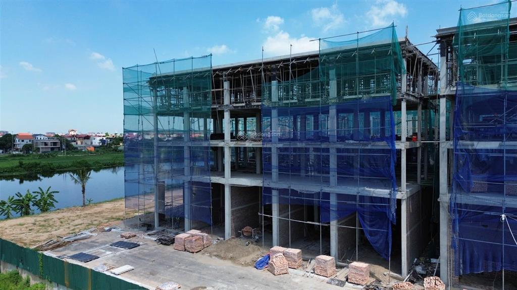 Bán shophouse 75m / mt 5m xây 4 tầng đường 24m , kinh doanh tốt , giá tốt nhất thị trường