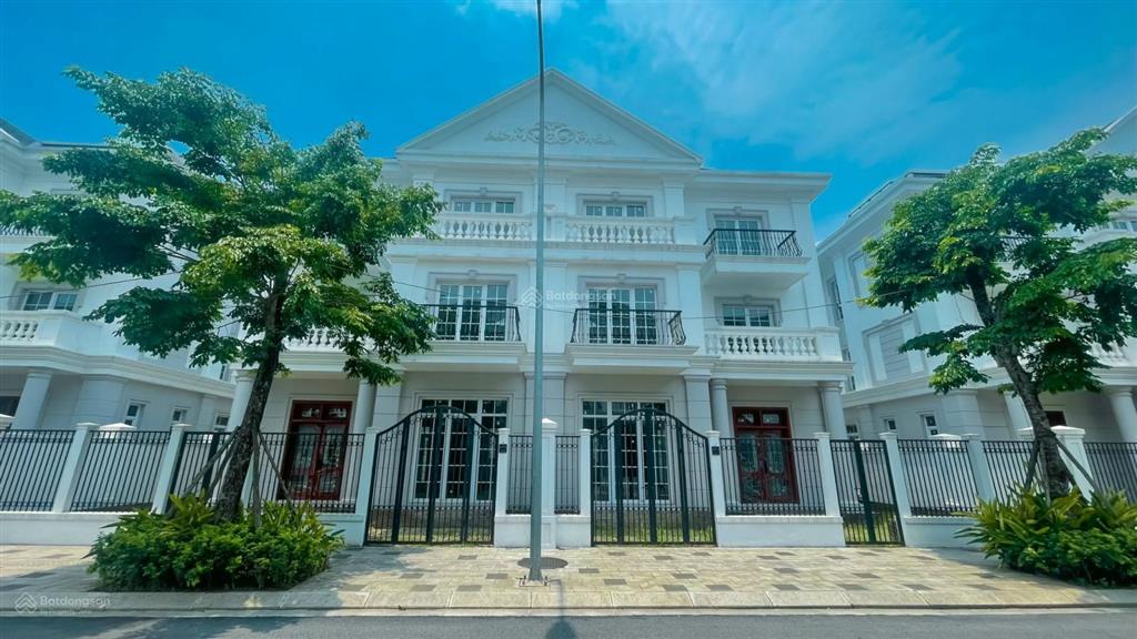 Bán suất ngoai giao btsl 192,5m/ mt 10,5m , view công viên sổ đỏ giá đầu tư